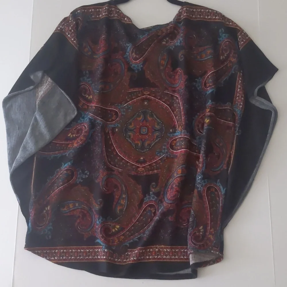Women's Paisley print sweater size large